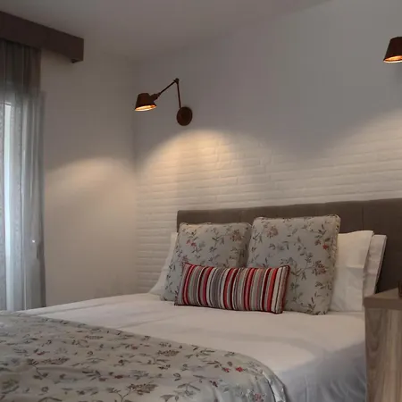 Storytellers Boutique 4*