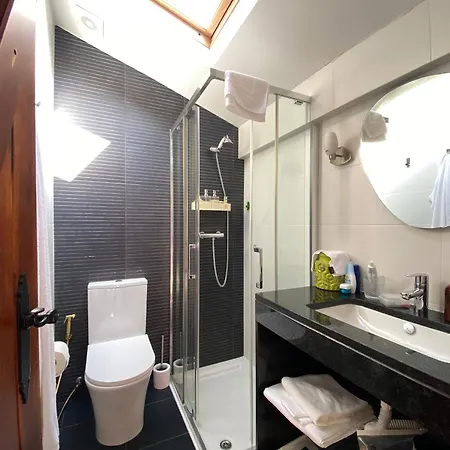 Storytellers Boutique 4*